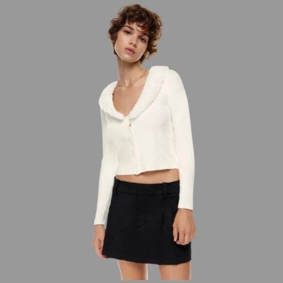 Aritzia Sunday Best White Ever Crop Cardigan Sweater Size XS Faux Fur Collar NWT - Picture 1 of 14